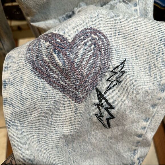 Forever 21 Embroidered Angel Doodle Jeans Size 29 - Picture 11 of 13